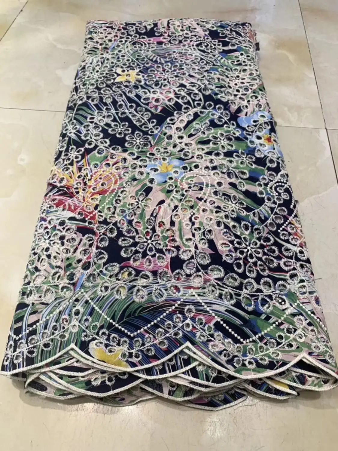Multicolor Nigerian Lace Fabric 2019 High Quality African Swiss Voile Lace New Design White Cotton Lace African Guipure Fabric
Multicolor Nigerian Lace Fabric 2019 High Quality African Swiss Voile Lace New Design White Cotton Lace African Guipure Fabric