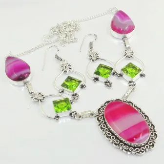 Botswana Agates & Peridots Necklace Earing Silver Overlay over Copper , 52.7 cm, N3450
Botswana Agates & Peridots Necklace Earing Silver Overlay over Copper , 52.7 cm, N3450