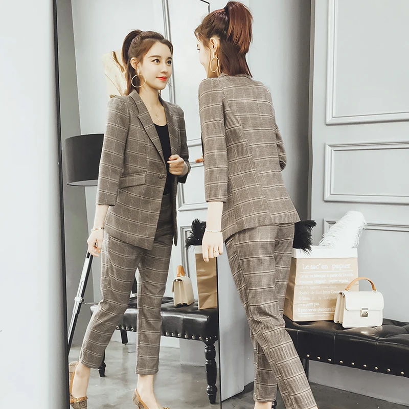 The new small suit suit female Korean casual fashion pantyhose Chidori plaid suit piece suit
The new small suit suit female Korean casual fashion pantyhose Chidori plaid suit piece suit