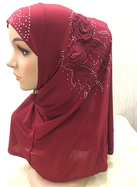 H1215 latest muslim hijab with lace flowers and rhinestones,fashion islamic hijab,girls hijab,fast delivery
H1215 latest muslim hijab with lace flowers and rhinestones,fashion islamic hijab,girls hijab,fast delivery