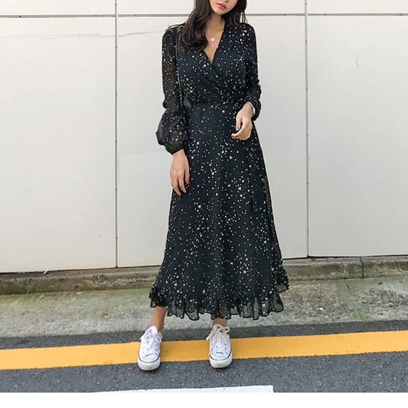 Vintage V-neck Ruffles Chiffon Women Dress Long Sleeve Star Print Lace up Female Maxi Dress Elegant Ladies Party Vestidos 2019
Vintage V-neck Ruffles Chiffon Women Dress Long Sleeve Star Print Lace up Female Maxi Dress Elegant Ladies Party Vestidos 2019