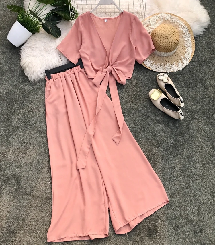 Spring Summer 2019 Pure-colored Short-sleeved V-collar Tops+ High Waist Broad-legged Trousers Women's Two-piece Sets G907
Spring Summer 2019 Pure-colored Short-sleeved V-collar Tops+ High Waist Broad-legged Trousers Women's Two-piece Sets G907
