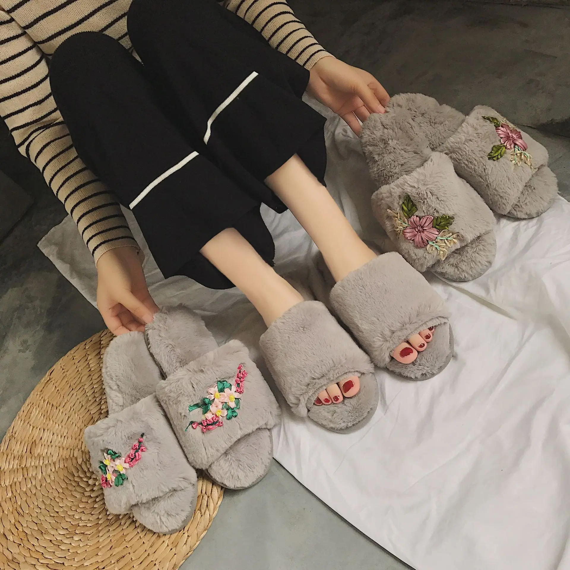 New beautiful quality home lady slipper home fur slippers Pure color fur indoor women home floor slipper cotton slippers shoes
New beautiful quality home lady slipper home fur slippers Pure color fur indoor women home floor slipper cotton slippers shoes
