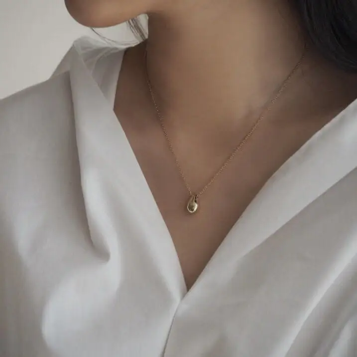 Cold Feng Shui drop necklace women's minimalist temperament clavicle chain Sen tide net red sterling silver jewelry pendant
Cold Feng Shui drop necklace women's minimalist temperament clavicle chain Sen tide net red sterling silver jewelry pendant