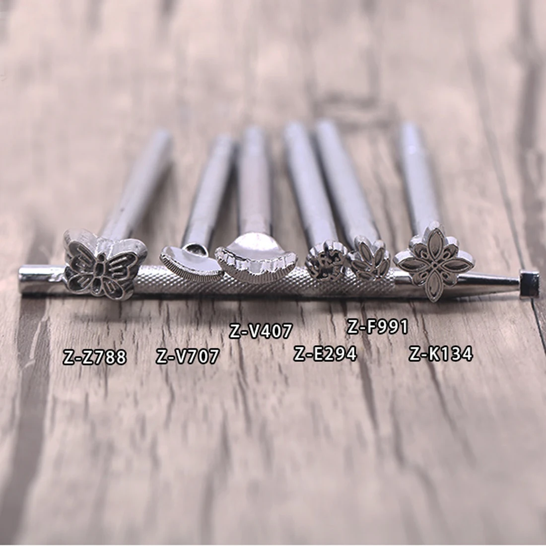 Good Quality 20pcs DIY Carving Leather Craft Stamps Set Craft Alloy Leather Tools Leather Working Saddle Making Tools Set
Good Quality 20pcs DIY Carving Leather Craft Stamps Set Craft Alloy Leather Tools Leather Working Saddle Making Tools Set