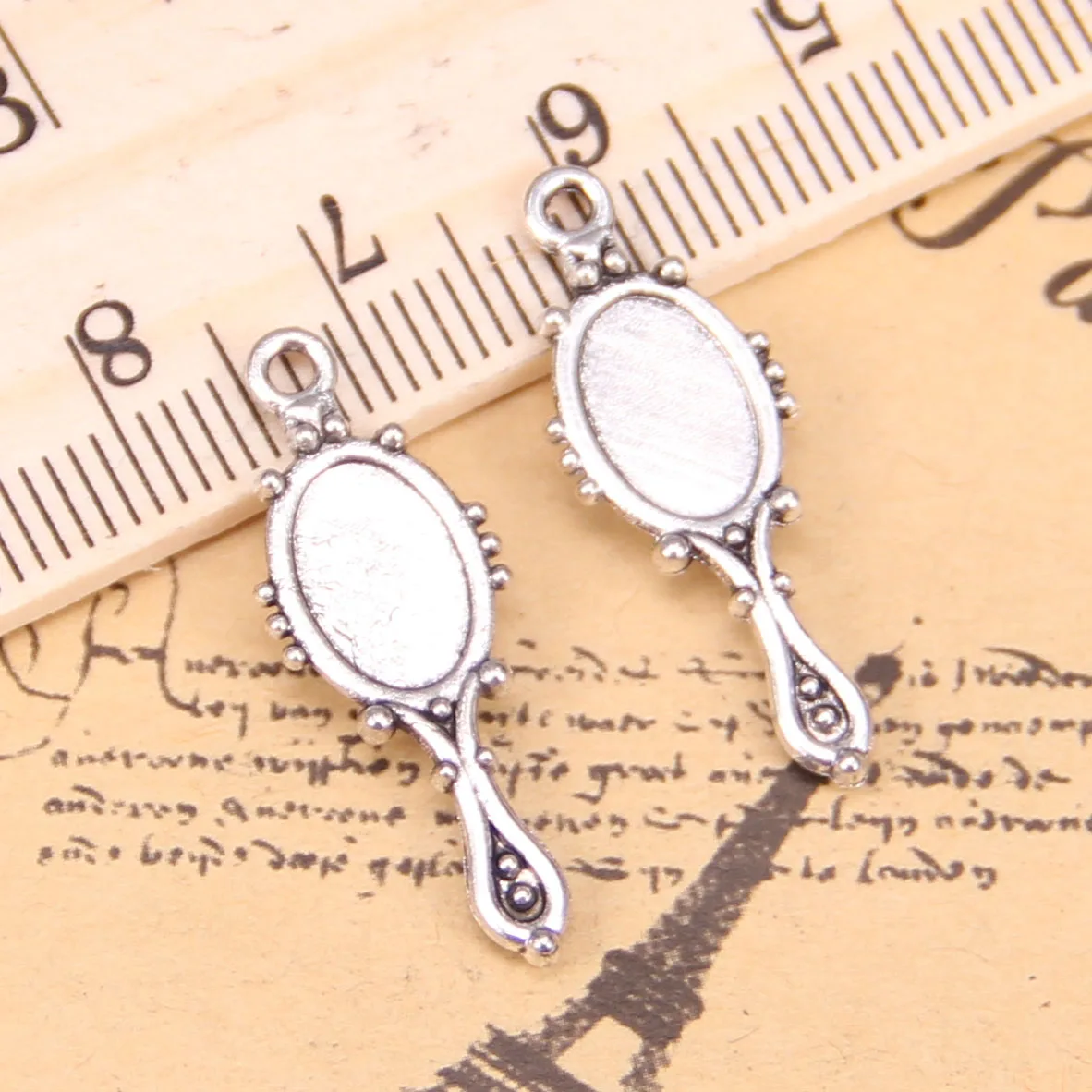 145pcs Charms For Jewelry Making devil mirror 27x10mm Antique Silver Plated Pendants DIY Tibetan Silver Bracelet Necklace
145pcs Charms For Jewelry Making devil mirror 27x10mm Antique Silver Plated Pendants DIY Tibetan Silver Bracelet Necklace