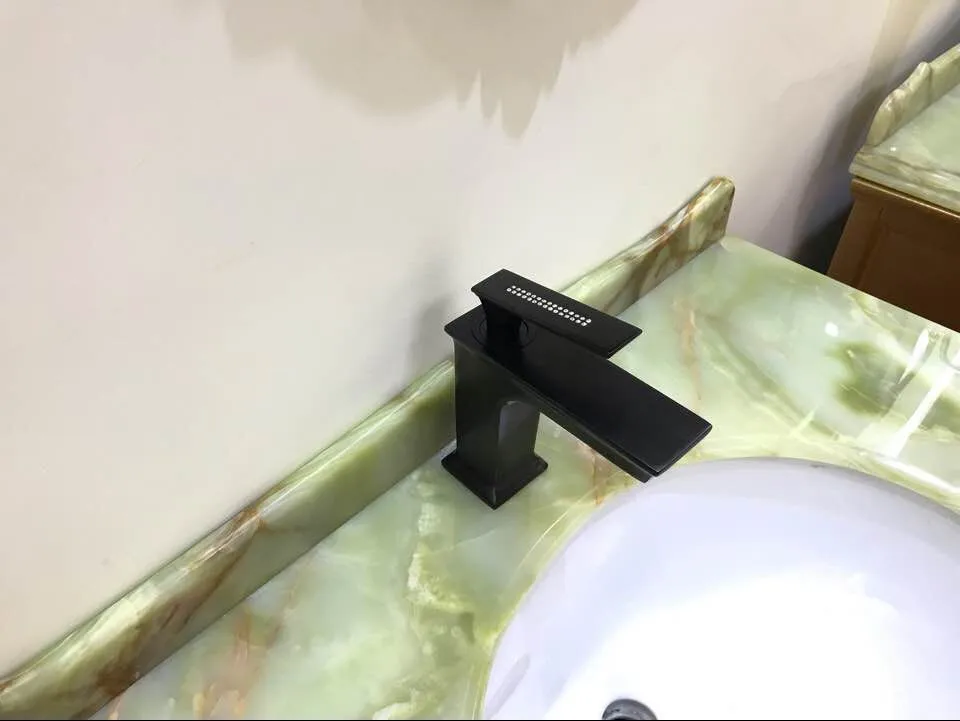 BLACK solid brass Bathroom Sink square Faucet modern mixer tap deck mounted Crystal handle Single hot and cold tap hole
BLACK solid brass Bathroom Sink square Faucet modern mixer tap deck mounted Crystal handle Single hot and cold tap hole