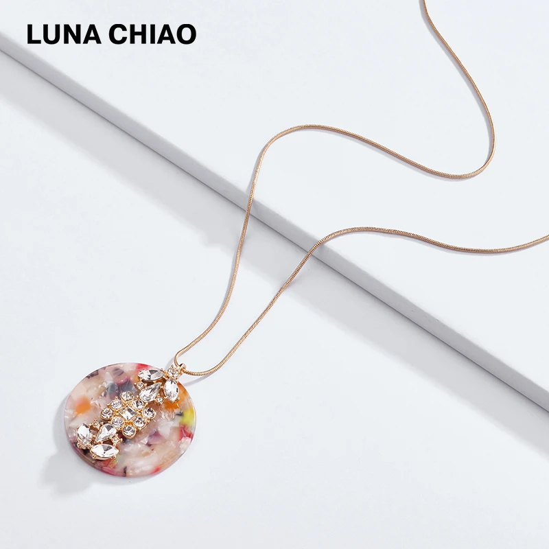 LUNA CHIAO Fashion Colorful Round Disc Lucite Resin Acrylic Crystal Glass Long Chain Pendant Necklaces for Women
LUNA CHIAO Fashion Colorful Round Disc Lucite Resin Acrylic Crystal Glass Long Chain Pendant Necklaces for Women