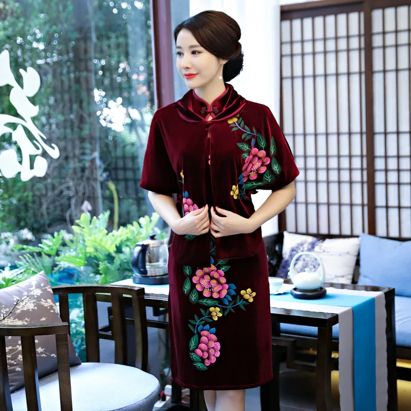 Winter/Spring Cheongsam Qipao Women Velvet Long dress Chinese Traditional Dress Half Sleeve Vintage Cheongsams dress+cape 4XL
Winter/Spring Cheongsam Qipao Women Velvet Long dress Chinese Traditional Dress Half Sleeve Vintage Cheongsams dress+cape 4XL