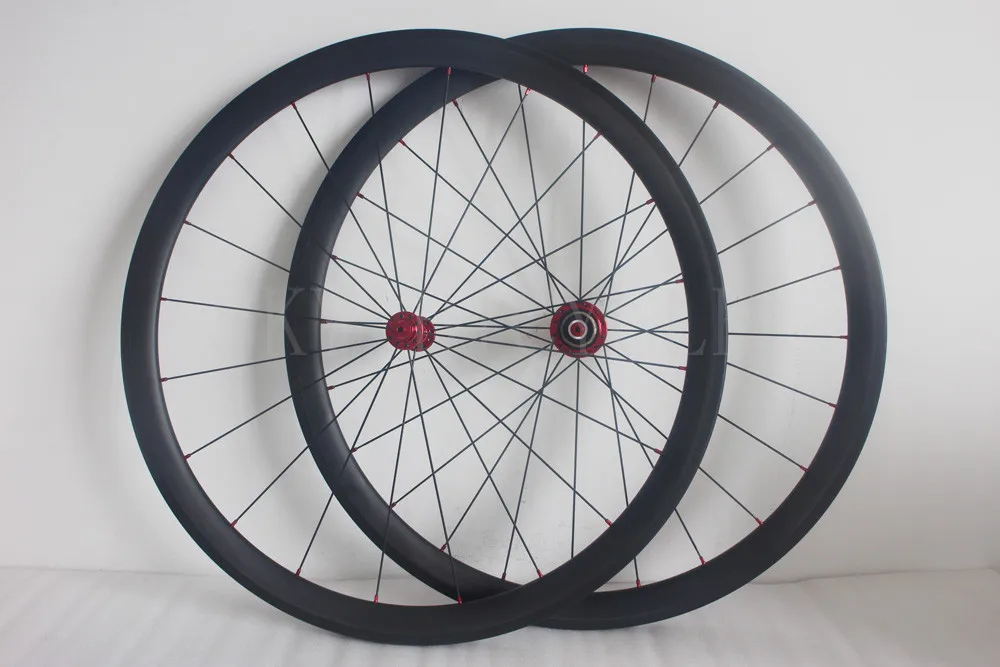 Tubular carbon wheelset 38mm deep 23mm wide road bike wheels 700C basalt braking surface 20/24h with RAF13 RAR13 6 pawls hub
Tubular carbon wheelset 38mm deep 23mm wide road bike wheels 700C basalt braking surface 20/24h with RAF13 RAR13 6 pawls hub