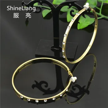 Big simple Round Clip on the ear rings No hole Without piercing Rhinestone Earrings for women Fashion jewelry Ladies earrings
Big simple Round Clip on the ear rings No hole Without piercing Rhinestone Earrings for women Fashion jewelry Ladies earrings