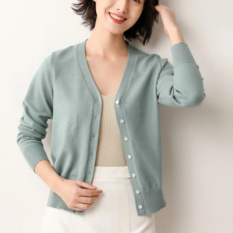 ZEHANGSEA2019 spring new wool knit cardigan thin section V-neck computer knit women's shirt short casual large size cardigan
ZEHANGSEA2019 spring new wool knit cardigan thin section V-neck computer knit women's shirt short casual large size cardigan