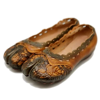 2019 summer new fashion round head hollow flat shoes leather women's shoes shallow mouth increase women's single shoes.
2019 summer new fashion round head hollow flat shoes leather women's shoes shallow mouth increase women's single shoes.