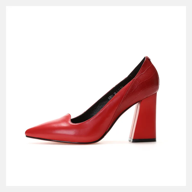 2019 Spring and autumn new leather female work shoes pointed wild thick heels four seasons shallow mouth single shoes women
2019 Spring and autumn new leather female work shoes pointed wild thick heels four seasons shallow mouth single shoes women