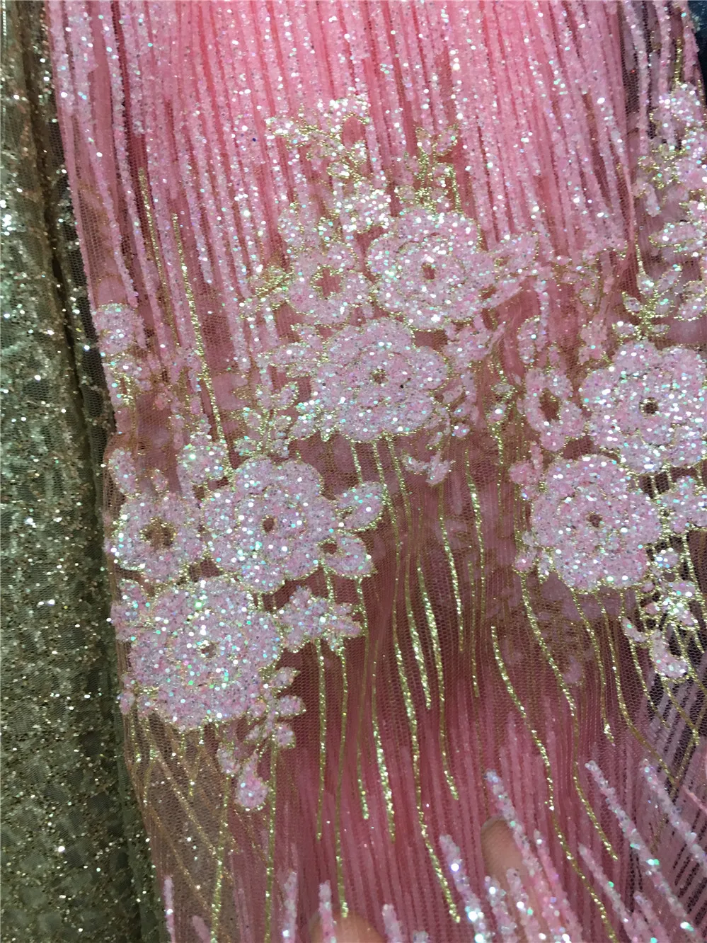 2017 персиковый цвет блестящая африканская французская кружевная ткань Высокое качество Африканский тюль кружевная ткань с блестками кружевная ткань 
2017 персиковый цвет блестящая африканская французская кружевная ткань Высокое качество Африканский тюль кружевная ткань с блестками кружевная ткань