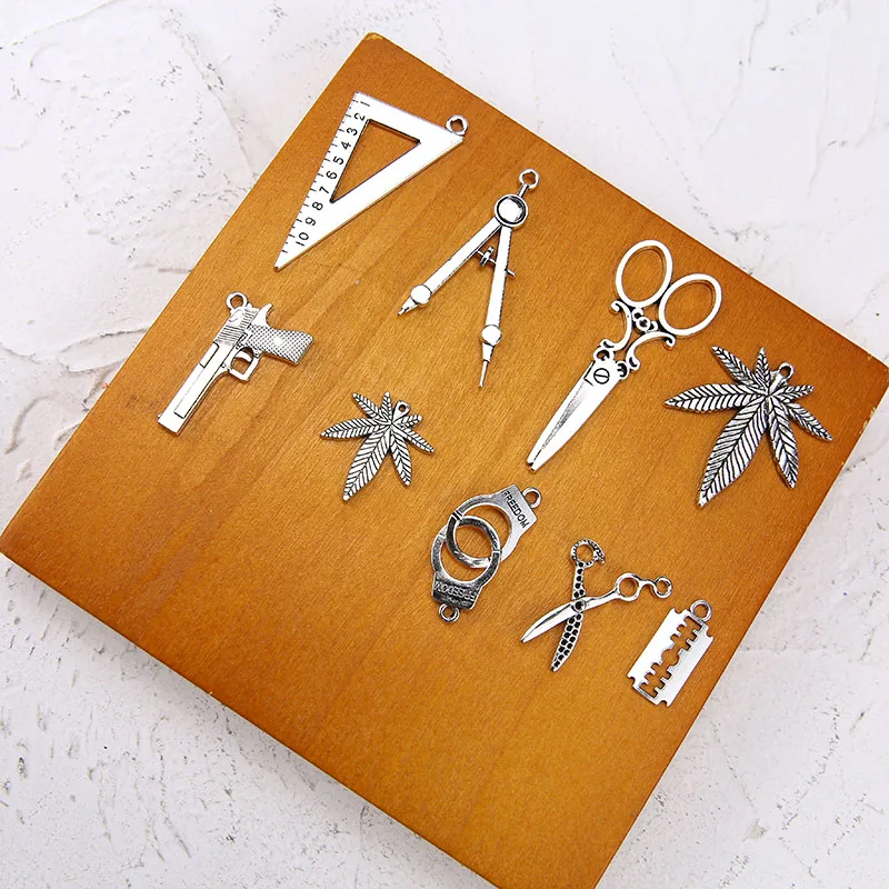 Ancient silver 50pcs/lot Scissors/leaves shape alloy floating lock charms diy jewelry earrings/bracelet/key accessory
Ancient silver 50pcs/lot Scissors/leaves shape alloy floating lock charms diy jewelry earrings/bracelet/key accessory