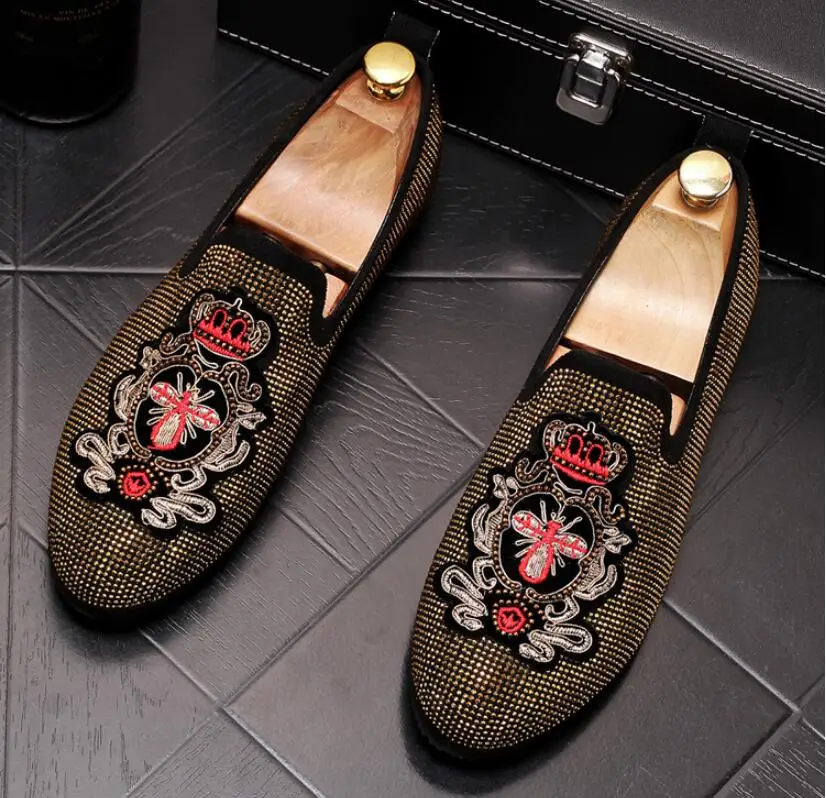 Handmade Gold Rhinestone embroidery bees Men's Suede Loafers Wedding Party Men Shoes Luxury Noble Elegant Dress Shoes for Men
Handmade Gold Rhinestone embroidery bees Men's Suede Loafers Wedding Party Men Shoes Luxury Noble Elegant Dress Shoes for Men