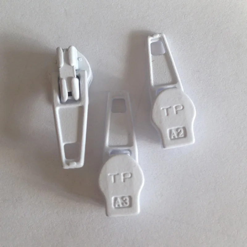 NO.3 # 20 pieces per bag white color zipper head puller sliders for clothes accessory
NO.3 # 20 pieces per bag white color zipper head puller sliders for clothes accessory