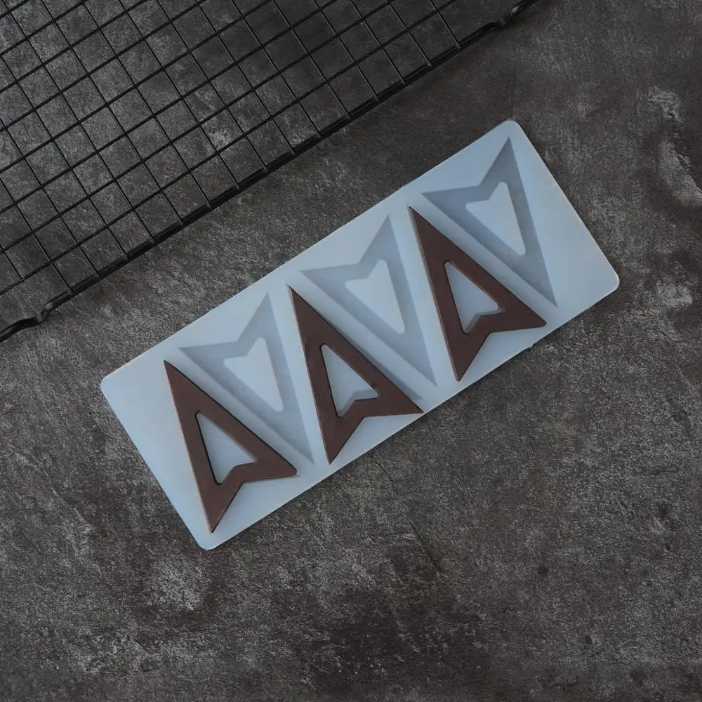 Arrow Shape Chocolate Stencil Mold Silicone Transfer Sheet Cake Decorating Mould Baking Chablon Hollow Out Arrowhead Shape
Arrow Shape Chocolate Stencil Mold Silicone Transfer Sheet Cake Decorating Mould Baking Chablon Hollow Out Arrowhead Shape