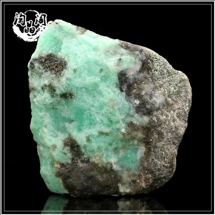 Ultra-fine mineral crystals emerald green natural rough stones mark LuoShi collectibles ore samples without optimization
Ultra-fine mineral crystals emerald green natural rough stones mark LuoShi collectibles ore samples without optimization