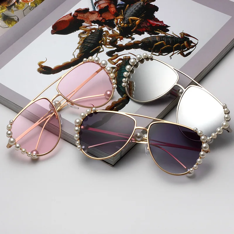 Fashion Woman HD Uv400 Sunglasses Luxury pearl Sun Glasses High Quality Round Metal Frame Female Driving Eyewear Oculos Feminino
Fashion Woman HD Uv400 Sunglasses Luxury pearl Sun Glasses High Quality Round Metal Frame Female Driving Eyewear Oculos Feminino