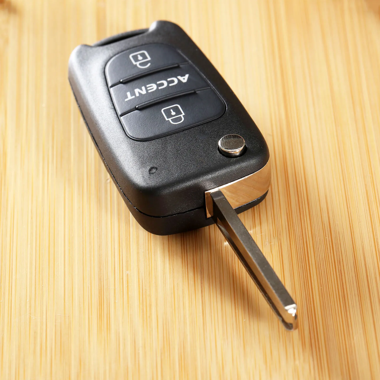 3 Buttons Replacement Flip Folding Remote Key Shell Case for HYUNDAI Accent Keyless Entry Fob Cover Car Alarm Housing
3 Buttons Replacement Flip Folding Remote Key Shell Case for HYUNDAI Accent Keyless Entry Fob Cover Car Alarm Housing