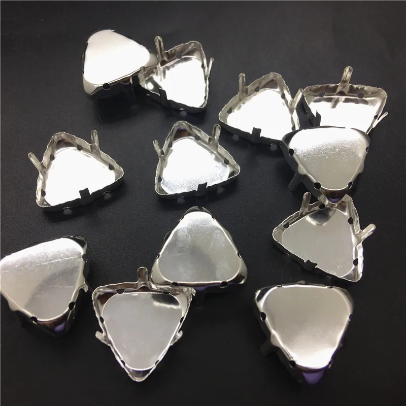 TopStone 12mm 18mm 23mm Triangl e Empty Metal Cup Claw Setting Silver Golden Color For Fitting Rhinestone
TopStone 12mm 18mm 23mm Triangl e Empty Metal Cup Claw Setting Silver Golden Color For Fitting Rhinestone
