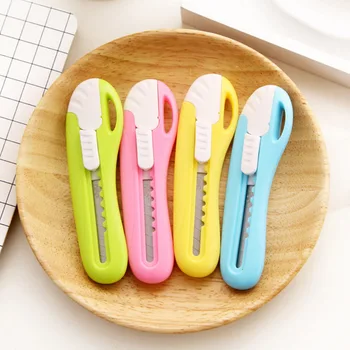 1Pc Deli Cute Plastic Utility Knife Kawaii Lovely Candy Color Art Knife For Kids Children Gift School Supplies Korean Stationery
1Pc Deli Cute Plastic Utility Knife Kawaii Lovely Candy Color Art Knife For Kids Children Gift School Supplies Korean Stationery