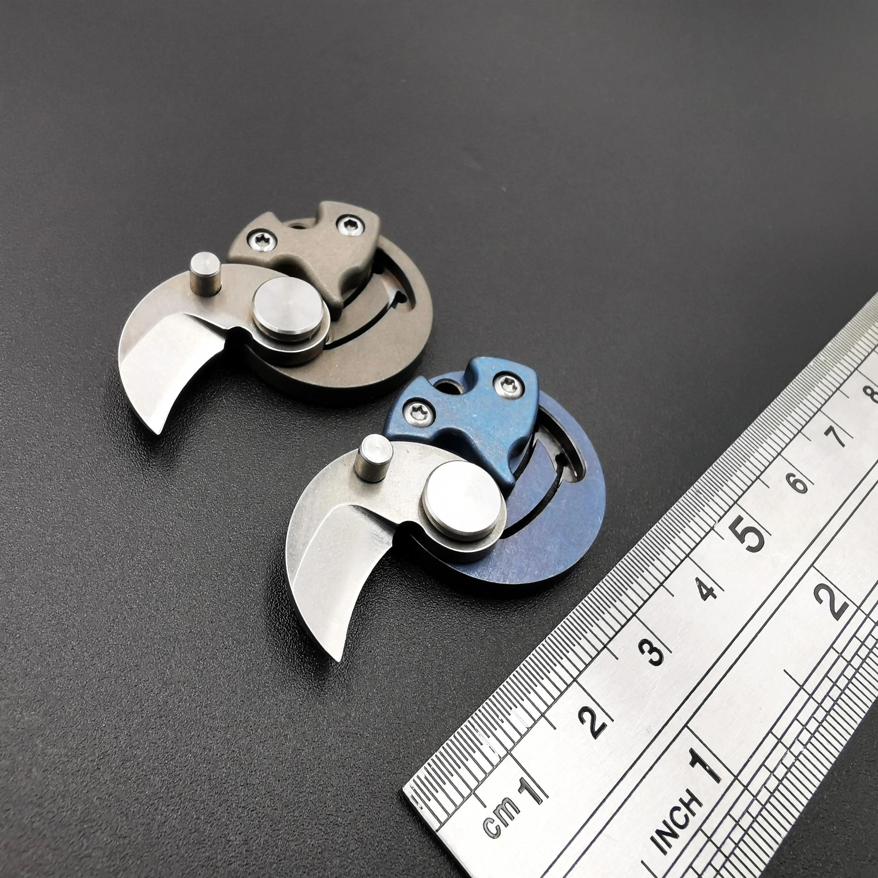 Titanium Handle Coin Claws Mini Key Chain Folding Knives D2 Blade Outdoor Camping Survival Knives Hunting EDC Muti-Tool
Titanium Handle Coin Claws Mini Key Chain Folding Knives D2 Blade Outdoor Camping Survival Knives Hunting EDC Muti-Tool