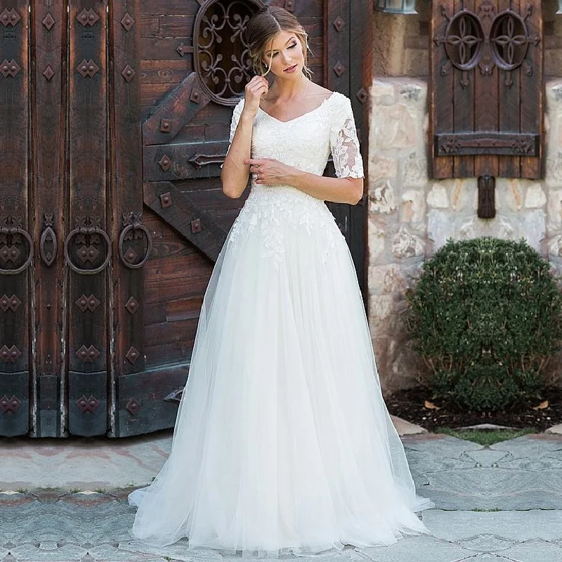 Modern Tulle V Neck A Line Wedding Dresses with Lace Appliques Bride Dress Short Sleeves Back Zipper Vestido de Novia Bridal
Modern Tulle V Neck A Line Wedding Dresses with Lace Appliques Bride Dress Short Sleeves Back Zipper Vestido de Novia Bridal