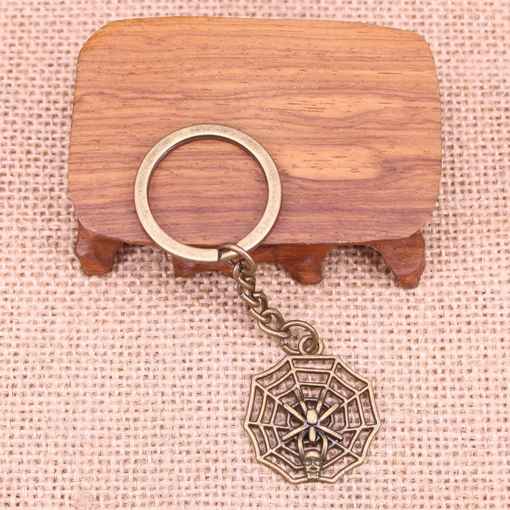 20pcs New Fashion Keychain 29x27mm cobweb spider halloween Pendants DIY Men Jewelry Car Key Chain Ring Holder Souvenir For Gift | Украшения
