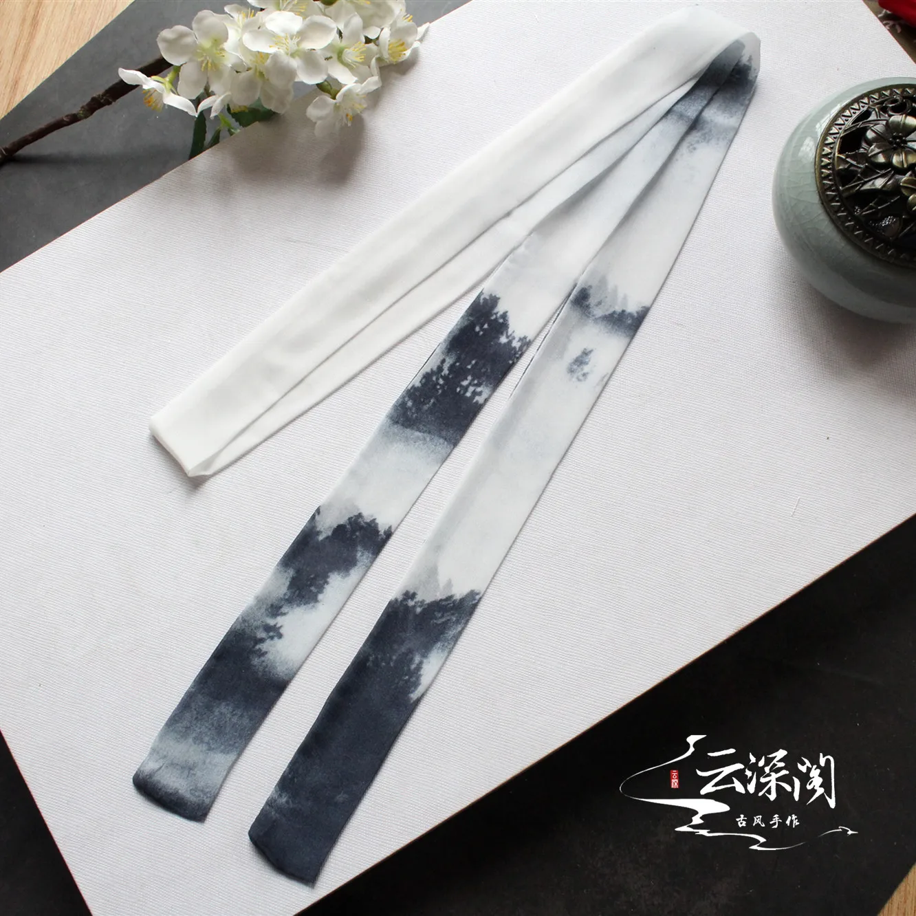 A variety of Chinese style hair with ink men and women wiping chiffon Hanfu hairband national wind ancient wind ribbon
A variety of Chinese style hair with ink men and women wiping chiffon Hanfu hairband national wind ancient wind ribbon