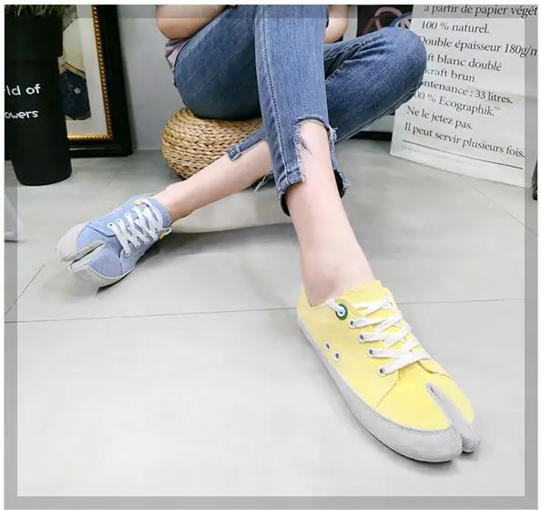 Womens Split Toe Flat Lace Up Canvas Breathabale Fashion Sneakers Board Shoes sz S142
Womens Split Toe Flat Lace Up Canvas Breathabale Fashion Sneakers Board Shoes sz S142