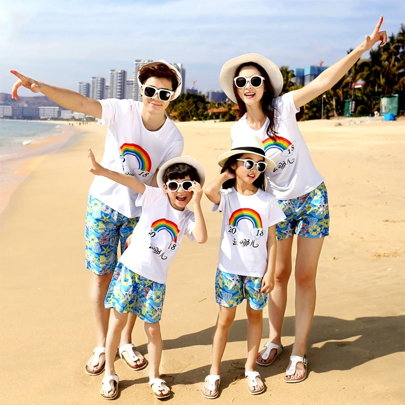 Summer family outfits clothes holiday family look mother daughter father son cotton T shirt + blue Shorts 2pcs/Sets rainbow
Summer family outfits clothes holiday family look mother daughter father son cotton T shirt + blue Shorts 2pcs/Sets rainbow