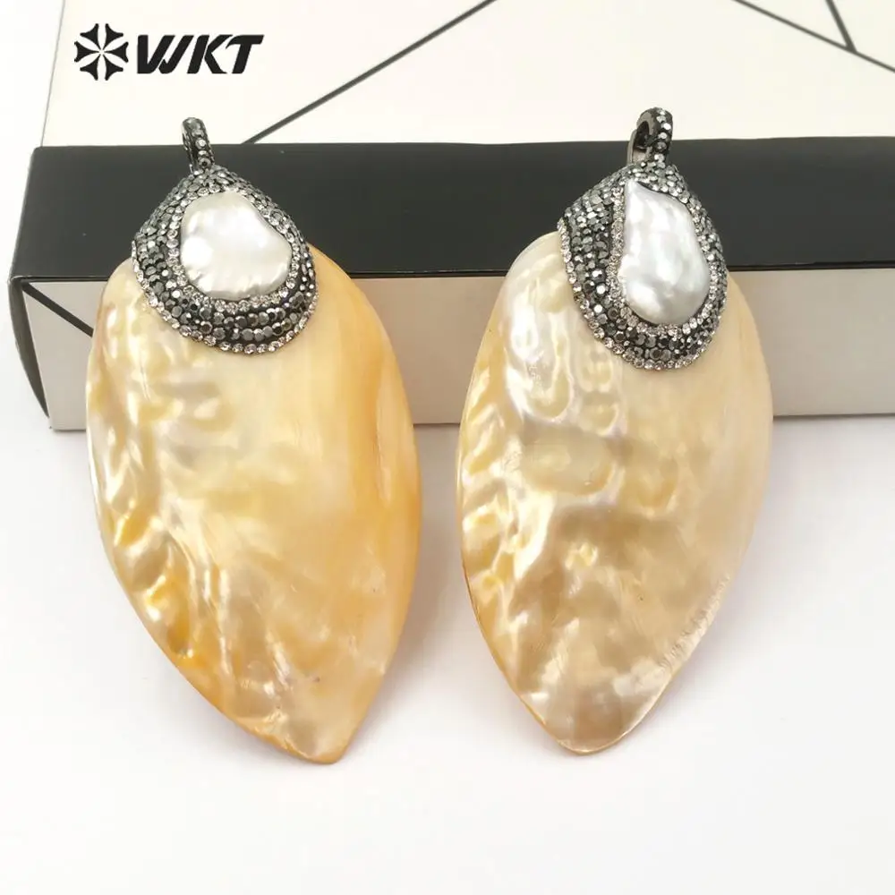 WT-NP376 Natural Pearl Shell Pendant Big Leaf Shape Shell Pendant With Rhinestone Pave Irregular Shape Pearl Shell Jewelry
WT-NP376 Natural Pearl Shell Pendant Big Leaf Shape Shell Pendant With Rhinestone Pave Irregular Shape Pearl Shell Jewelry
