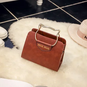 Yuhua, 2020 new woman fashion handbags, trend messenger bag, simple Korean version women bag, leisure solid color flap.
Yuhua, 2020 new woman fashion handbags, trend messenger bag, simple Korean version women bag, leisure solid color flap.