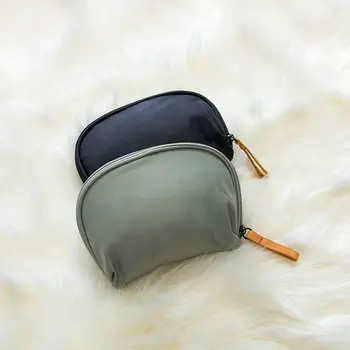 1 Pcs Woman Nylon Solid Zipper Pillow Shape Cosmetic Bags Waterproof Simple Shell Female Makeup Case Multi-function Simple Bags
1 Pcs Woman Nylon Solid Zipper Pillow Shape Cosmetic Bags Waterproof Simple Shell Female Makeup Case Multi-function Simple Bags