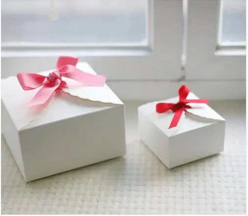 White Lace Pattern Cardboard Box ,Gift Box,wedding candy box,Party cake favor box 50pcs/lot
White Lace Pattern Cardboard Box ,Gift Box,wedding candy box,Party cake favor box 50pcs/lot