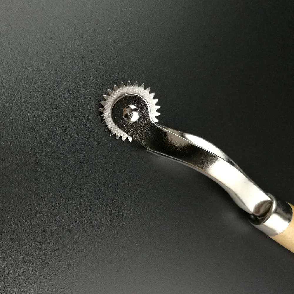 Stainless Steel Leather Cloth Paper Overstitch Wheel Gear Roulette Spacer Sewing Leather Craft Tool 2mm Gear Overstitch Wheel
Stainless Steel Leather Cloth Paper Overstitch Wheel Gear Roulette Spacer Sewing Leather Craft Tool 2mm Gear Overstitch Wheel