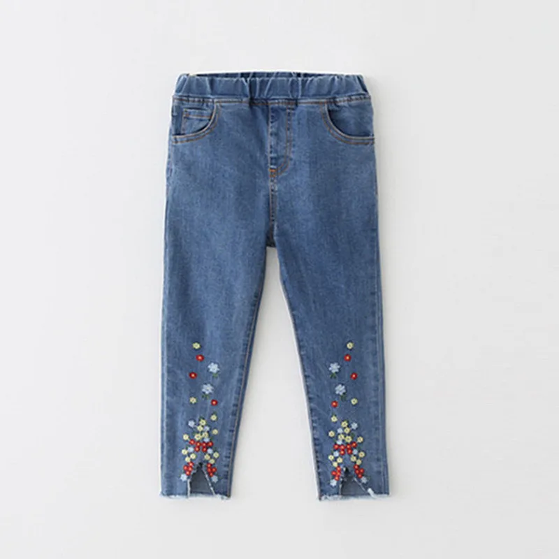 New arrival spring children girls casual jeans Kids fashion floral embroidery distrressed Jeans Pants for girls 3-8 years !
New arrival spring children girls casual jeans Kids fashion floral embroidery distrressed Jeans Pants for girls 3-8 years !
