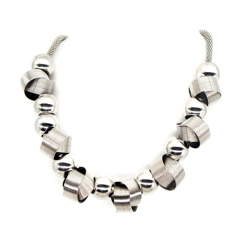 2017 XQNI Round Alloy Charm Women's Necklace Popular Vintage Chain Duplex Novel Silver Beads Pendant Necklaces
2017 XQNI Round Alloy Charm Women's Necklace Popular Vintage Chain Duplex Novel Silver Beads Pendant Necklaces