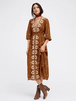 2018 Bohemian embroidery long dress women's cotton chic boho free style dress V-neck slim loose autumn dress vacation robes
2018 Bohemian embroidery long dress women's cotton chic boho free style dress V-neck slim loose autumn dress vacation robes