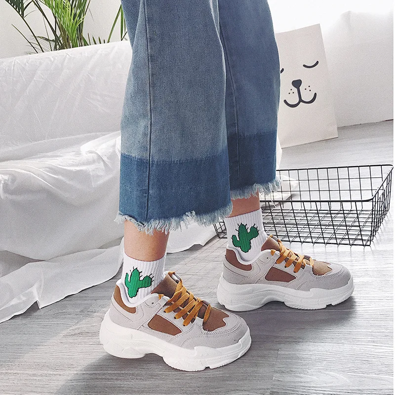 The trend of the new super-Korean version of the fire shoes Harajuku students wild thick casual shoes.
The trend of the new super-Korean version of the fire shoes Harajuku students wild thick casual shoes.