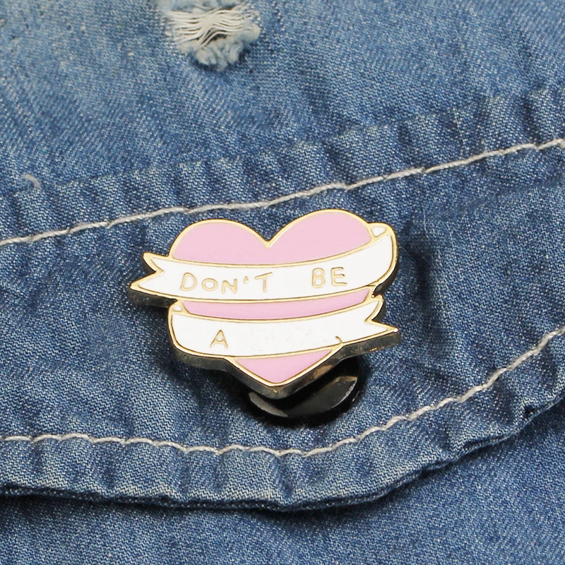 New pink love brooch "DON T BE A DICK" backpack clothes buckle badge, popular accessories. Gift that girlfriend likes
New pink love brooch "DON T BE A DICK" backpack clothes buckle badge, popular accessories. Gift that girlfriend likes