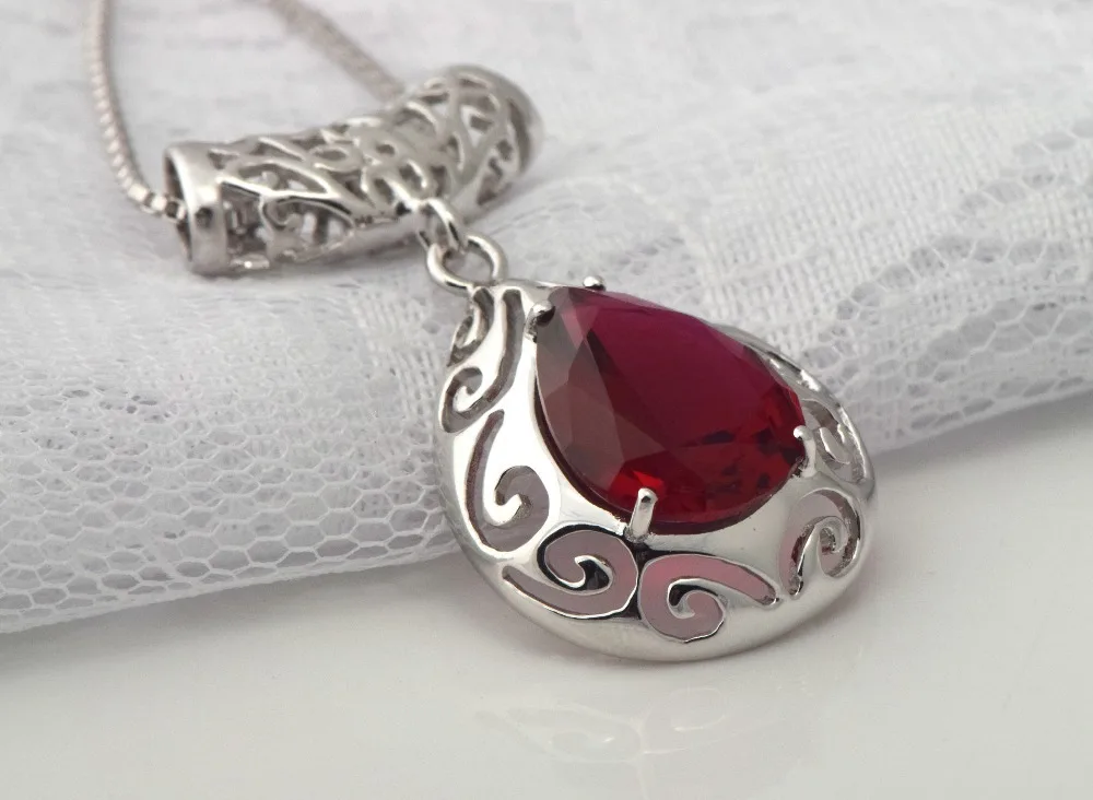 South Korean brand free shipping 2015 new design 925 sterling silver AAA ruby pendant necklace in women
South Korean brand free shipping 2015 new design 925 sterling silver AAA ruby pendant necklace in women