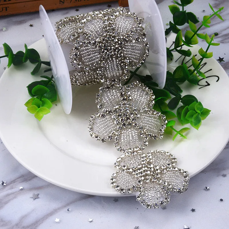 5pcs Hand beaded sewing bridal flower round silver clear crystal glass rhinestone applique iron on wedding for dresses
5pcs Hand beaded sewing bridal flower round silver clear crystal glass rhinestone applique iron on wedding for dresses