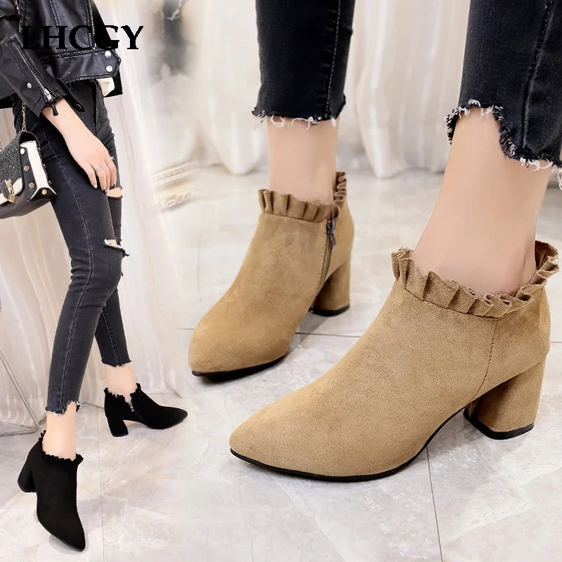 2019 Winter Shoes Woman Ruffles Boots Side Zip Ankle Boots Black High Heels botas mujer chunky Heels Bare botines 7674
2019 Winter Shoes Woman Ruffles Boots Side Zip Ankle Boots Black High Heels botas mujer chunky Heels Bare botines 7674