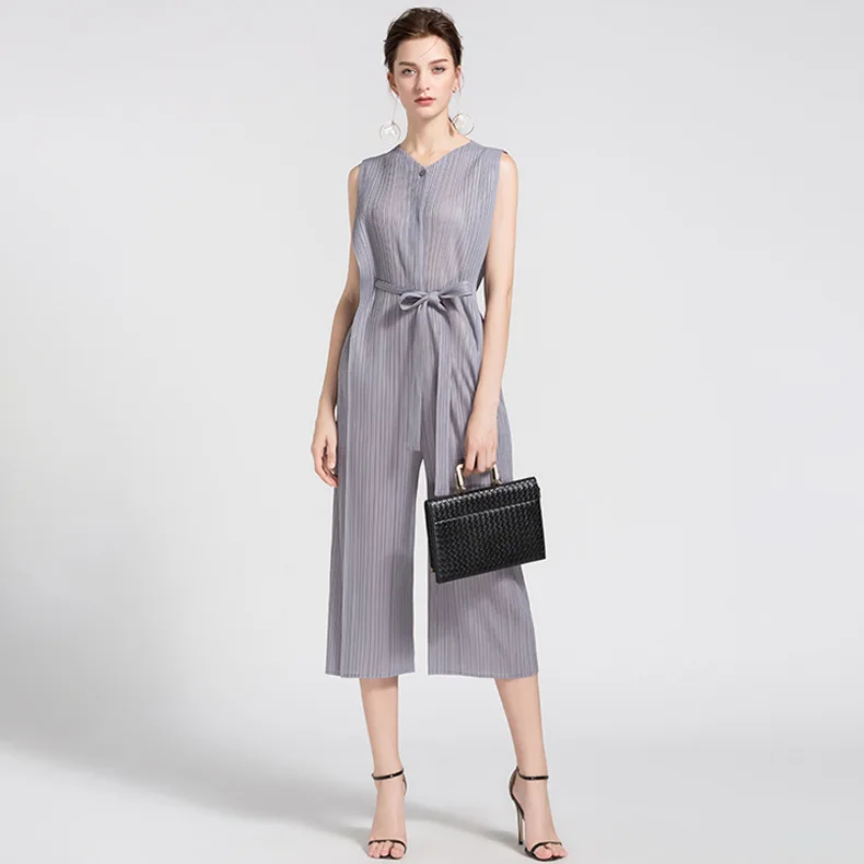 LANMREM 2019 New Summer Fashion Women Clothes Round Neck Sleeveless Pleated High Waist Wide Legs Jumpsuit WG54901 OL
LANMREM 2019 New Summer Fashion Women Clothes Round Neck Sleeveless Pleated High Waist Wide Legs Jumpsuit WG54901 OL