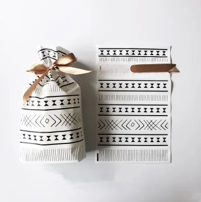 Black and white brief geometric pattern gift bag candy dessert wrapping bags birthday wedding party gifts bag favors supply
Black and white brief geometric pattern gift bag candy dessert wrapping bags birthday wedding party gifts bag favors supply
