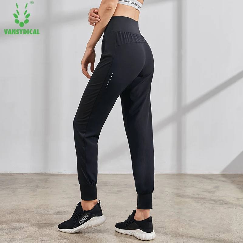 Reflective Running Pants Women Elastic Waist Yoga Pants Loose Fitness Jogging Pants Training Workout Sports Trousers Sportswear
Reflective Running Pants Women Elastic Waist Yoga Pants Loose Fitness Jogging Pants Training Workout Sports Trousers Sportswear